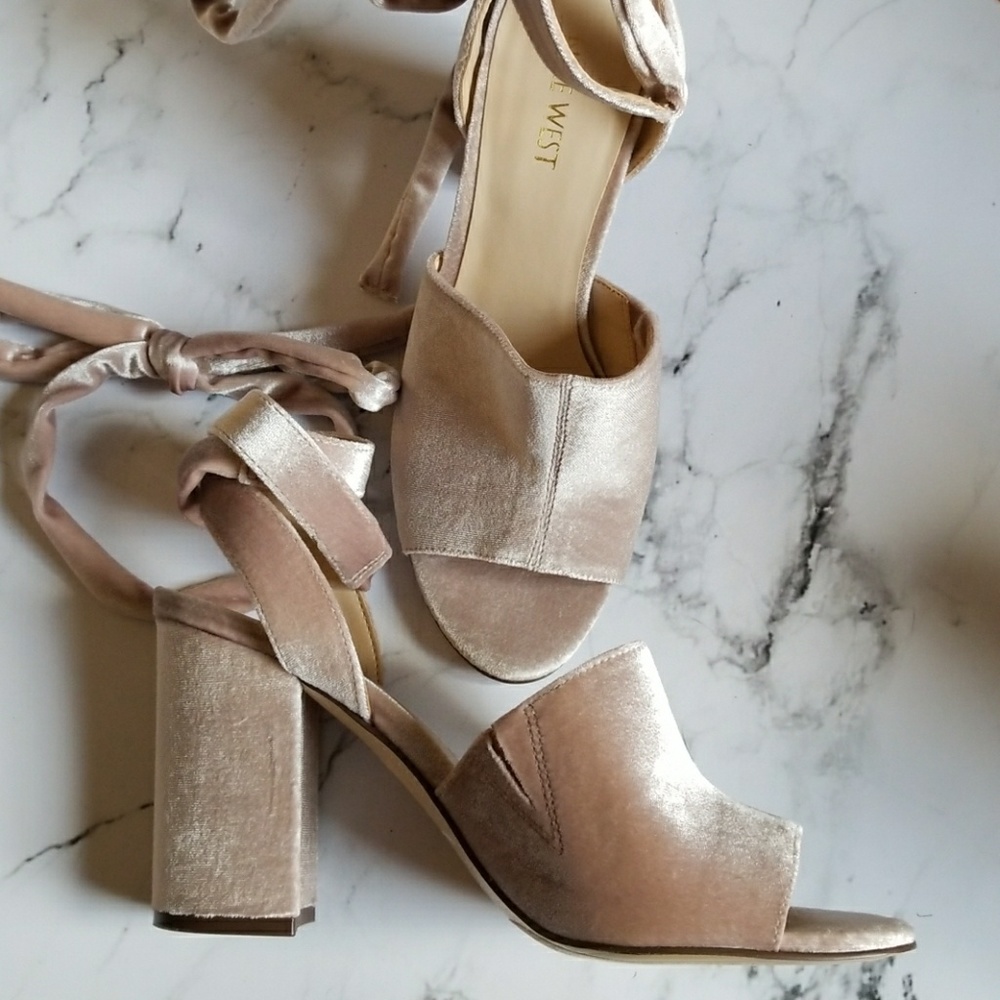 🎉HP🎉 Nine West Velvet Wrap Sandals - Picture 6 of 6